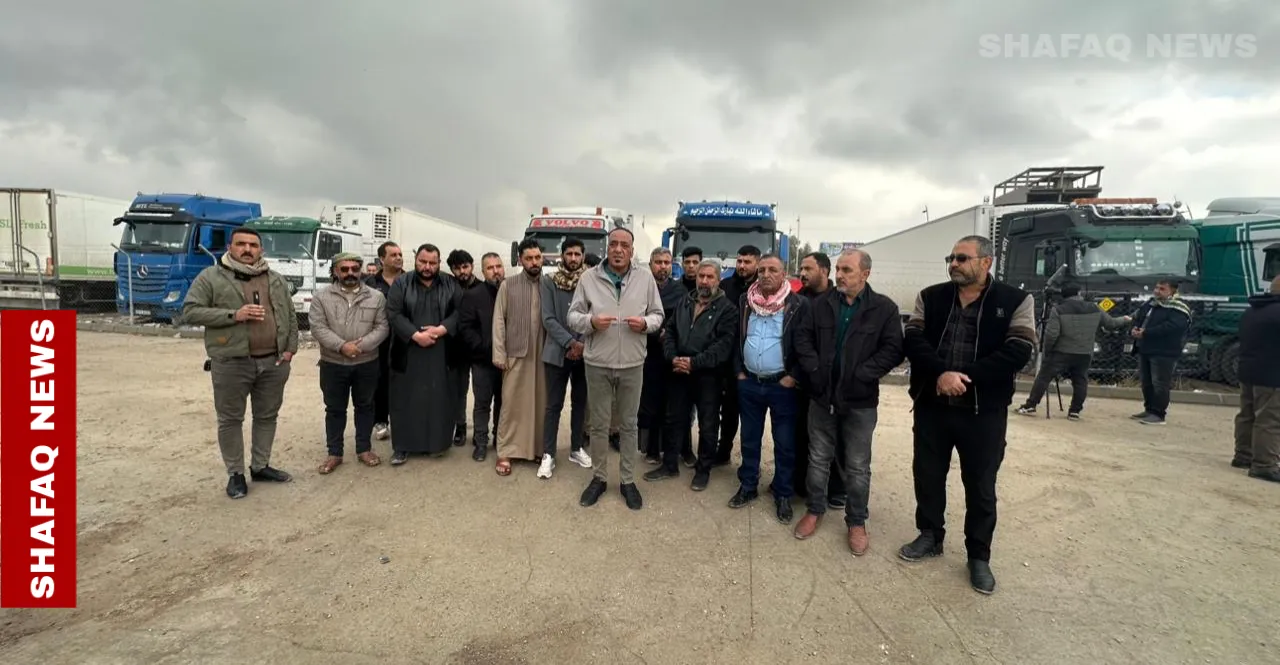 سائقو الشاحنات ينظمون وقفة احتجاجية في الموصل ويطالبون بتخفيف الإجراءات والرسوم