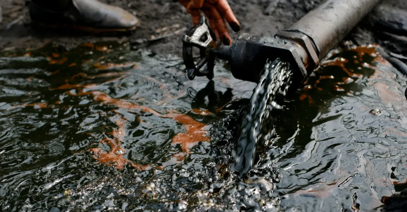 استقرار أسعار النفط وسط ترقّب اضطرابات إيران واحتمال عودة صادرات فنزويلا