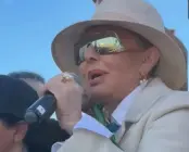گوگووش لە خوەینشاندان ئیرانیەیل لۆس ئانجلەس بەشداری کەێد