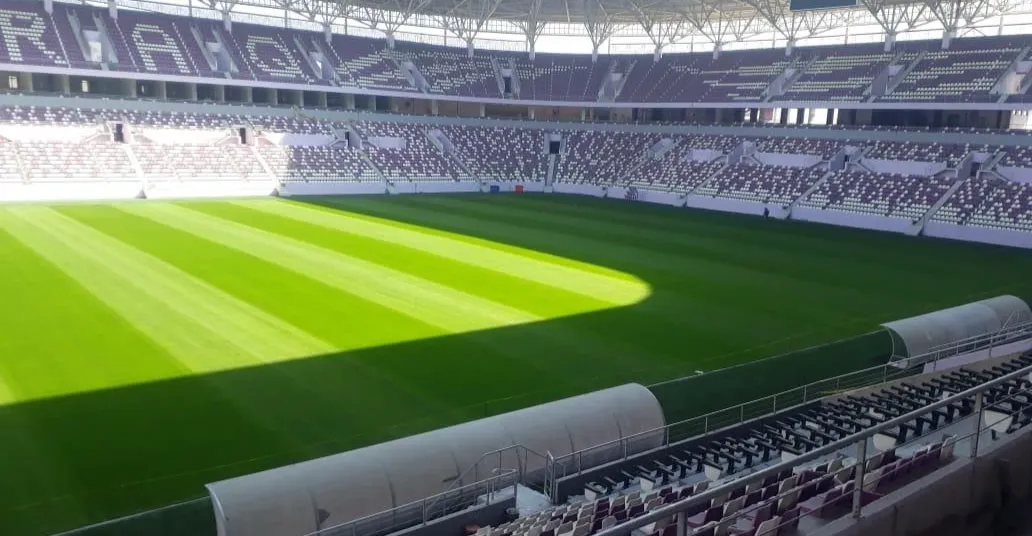 بدء أعمال صيانة ملعب المدينة بعد موجة انتقادات بسبب تدهور أرضيته