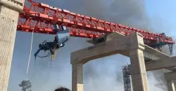 مصرع وإصابة 52 شخصاً على الأقل بانهيار رافعة وسقوطها على قطار ركاب في تايلاند