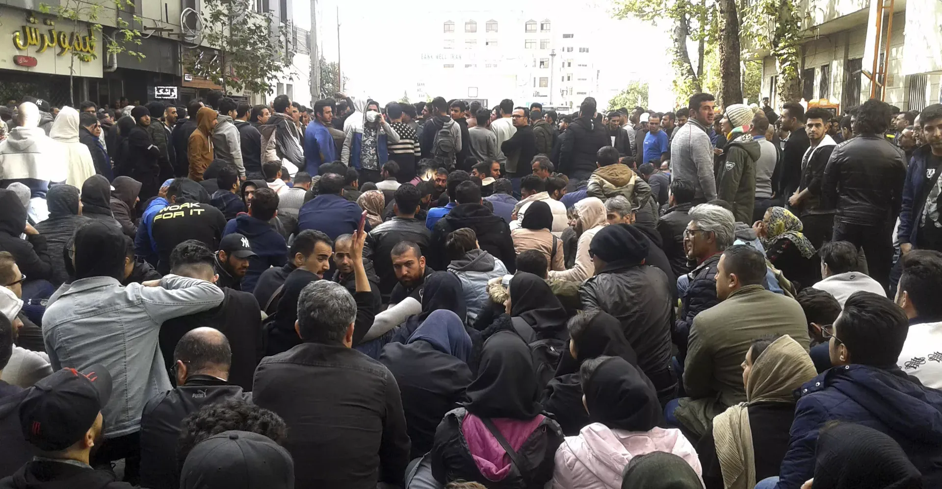 القضاء الإيراني يتوعد بمحاكمات عاجلة وعلنية للمتورطين خلال الاحتجاجات