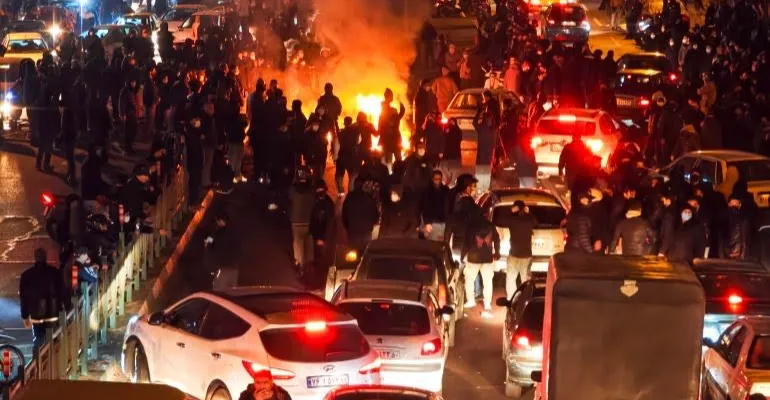 كندا تعلن مقتل أحد مواطنيها في إيران وتطالب بوضع حد للعنف