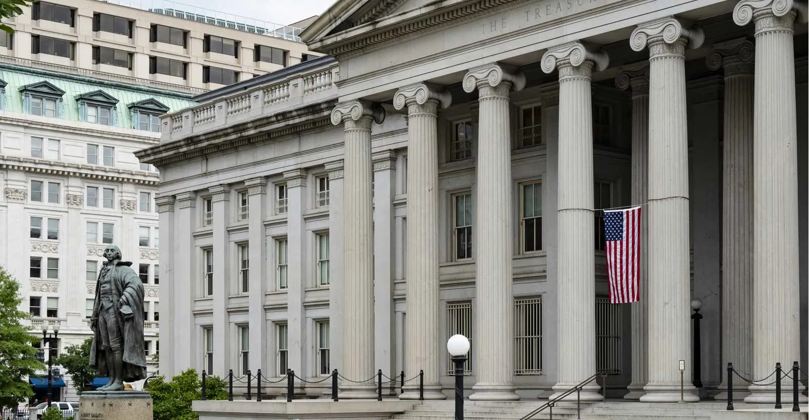 الخزانة الأميركية تفرض عقوبات على لاريجاني و"مهندسي قمع الاحتجاجات" في إيران