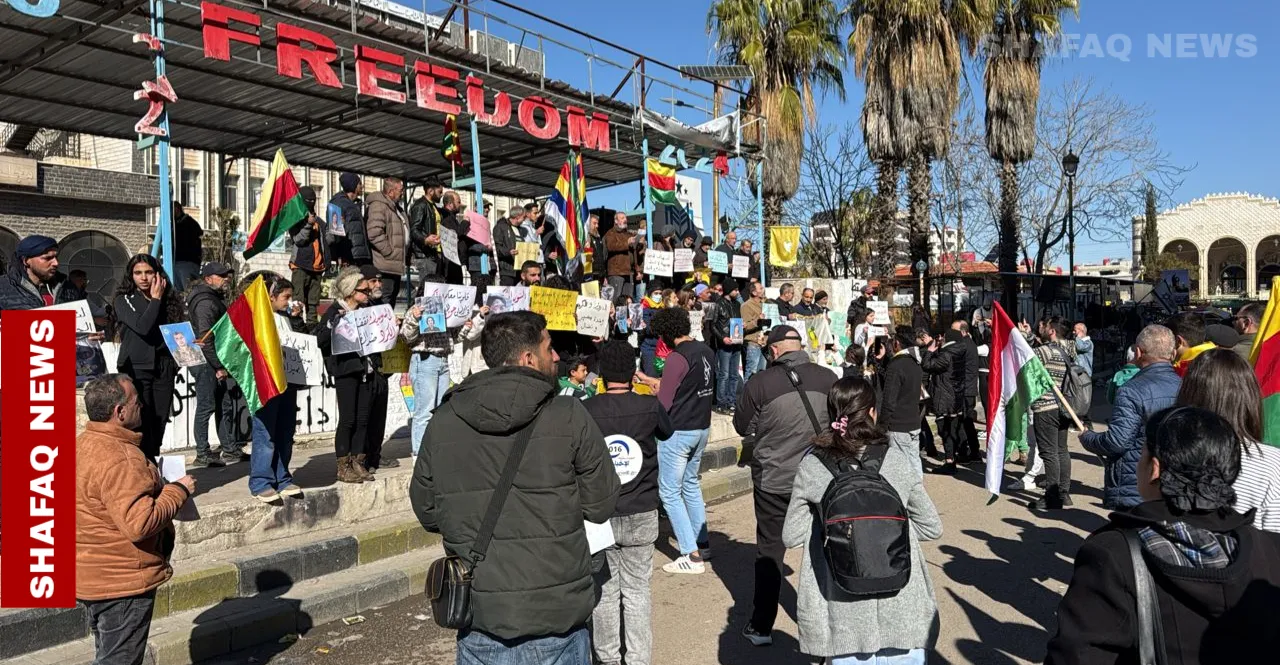 سوريا.. وقفة تضامنية بالسويداء دعماً لحقوق الكورد ورفضاً لهجمات حلب (صور)