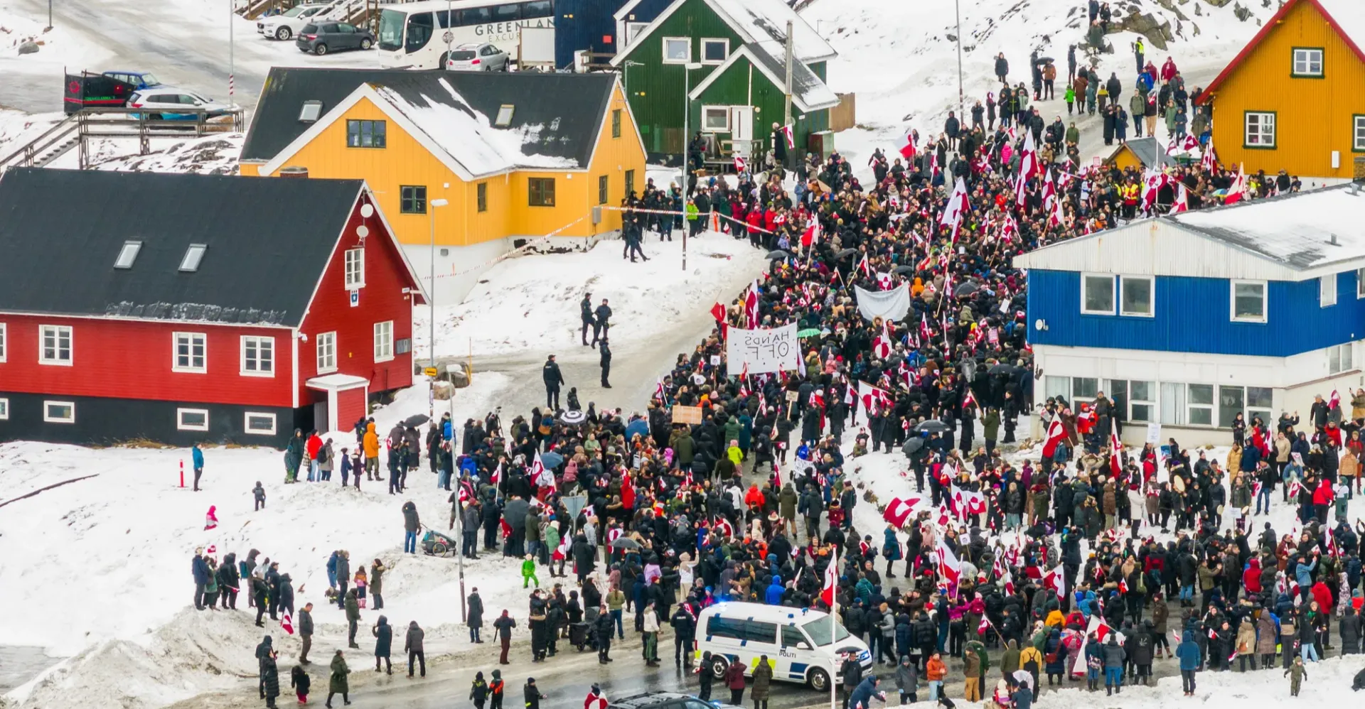 "لا نريد أن نكون أميركيين" .. آلاف الدنماركيين يتظاهرون تضامناً مع غرينلاند