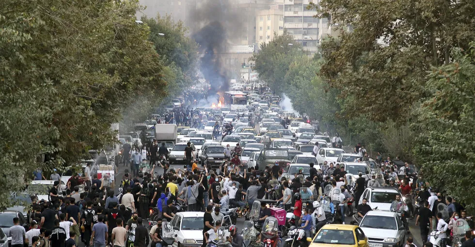 سوپای پاسداران سەرکردە و کەسەیلیگ گرێد دەسیان لەناو ئاژاوە بویە لە خوزستان