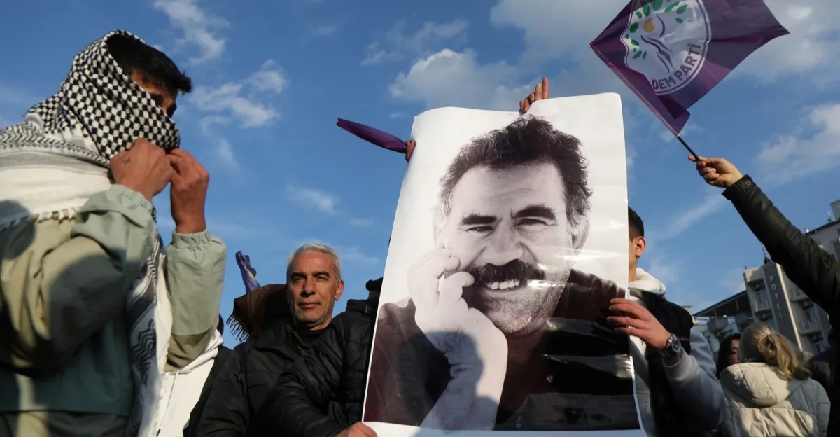 أوجلان قلق على توترات سوريا ويجدد: ملتزمون بالسلام