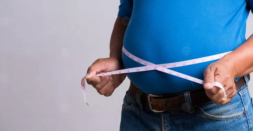 دراسة تكشف العلاقة بين السمنة البطنية والأمراض السرطانية