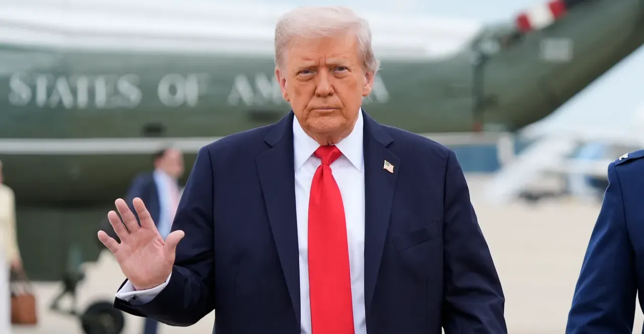 ترمب يلمح إلى إمكانية زيارة "إيران الحرة" قبل نهاية ولايته