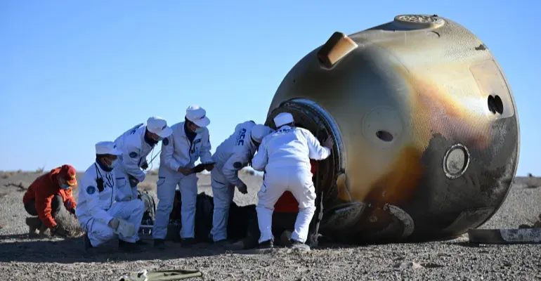 "شنتشو-20" الصينية تعود إلى الأرض بعد اصطدامها بحطام فضائي