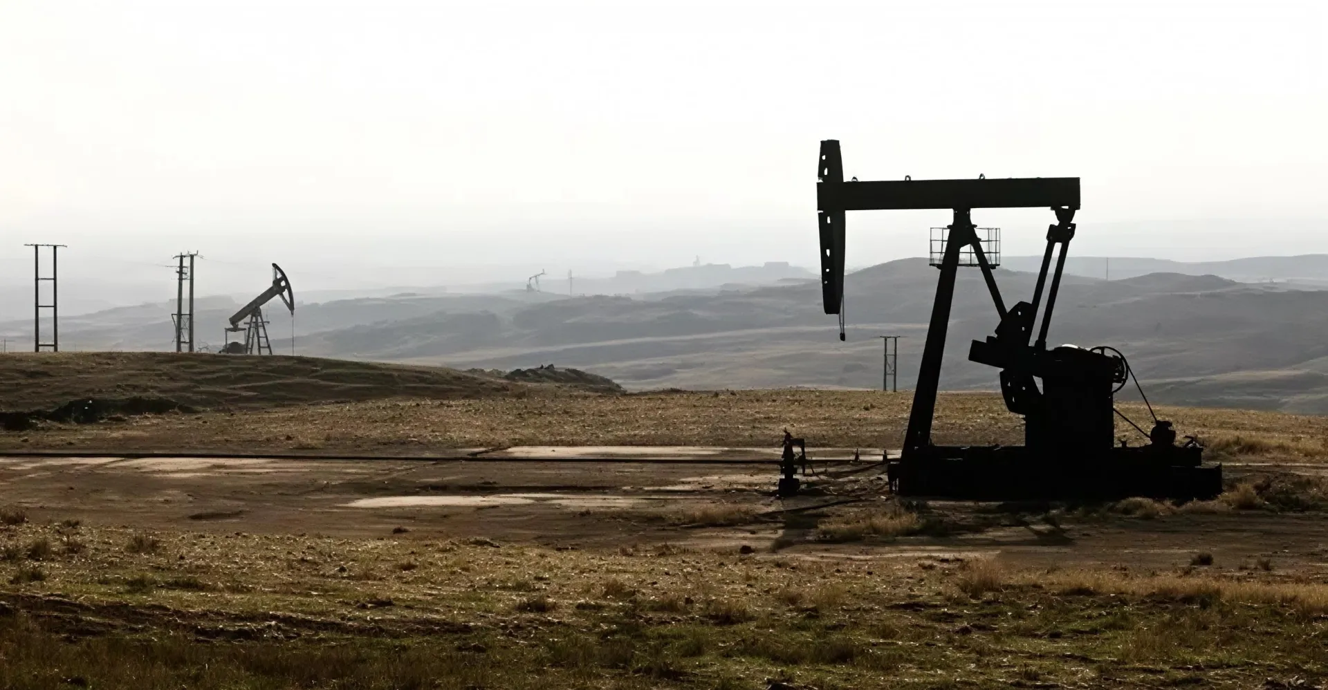 سوريا.. "شل" تنسحب من حقل العمر النفطي ودمشق تعلن سيطرتها عليه