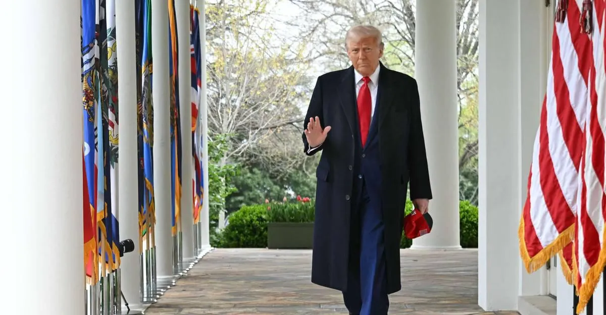 بعد اقلاعها .. طائرة تقل ترامب تعود إلى إدراجها بسبب مشكلة