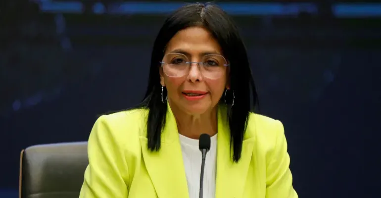 رئيسة فنزويلا بالوكالة تعيد هيكلة الجيش وتستعد لزيارة واشنطن