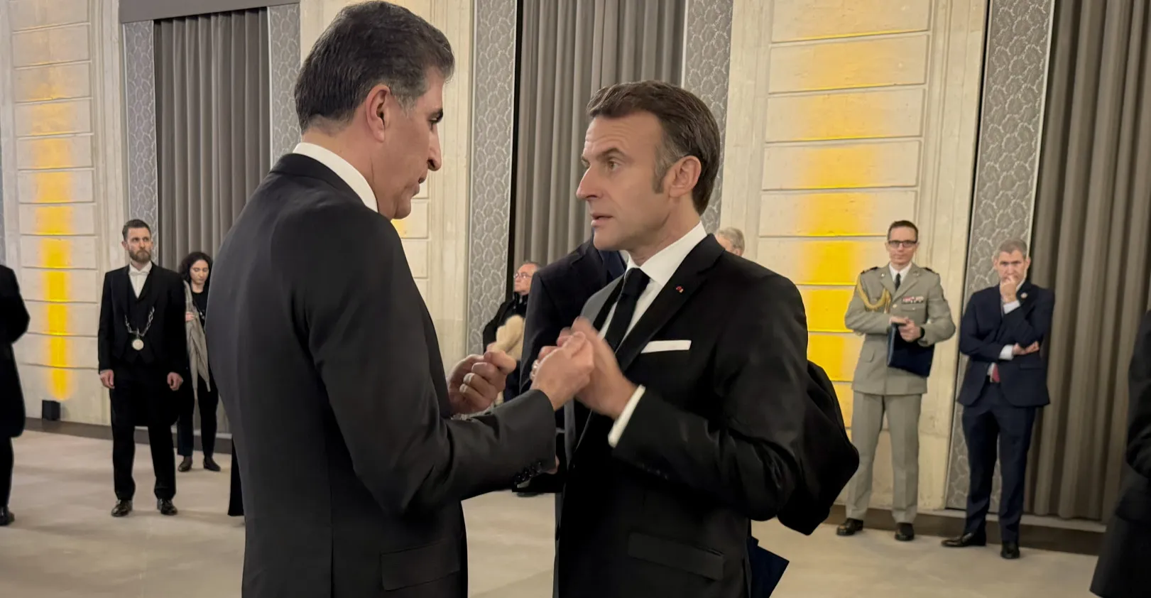 بيان من "الإليزيه" حول جهود ماكرون ووساطة نيجيرفان بارزاني بشأن أحداث سوريا