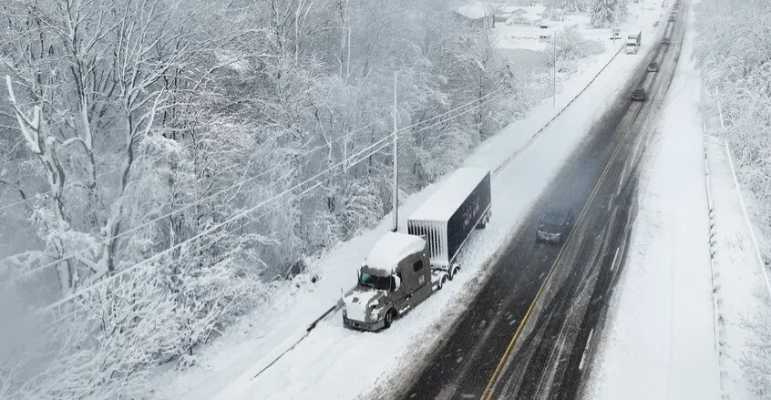 ئامادەباشی لە 18 ویلایەت ئەمریکی لەوەر زریان وەفرین سەختیگ