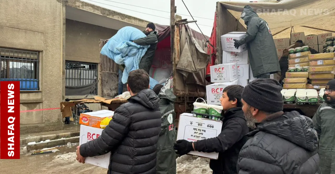 فرق بارزاني الخيرية تواصل إغاثة نازحي روج آفا (صور)