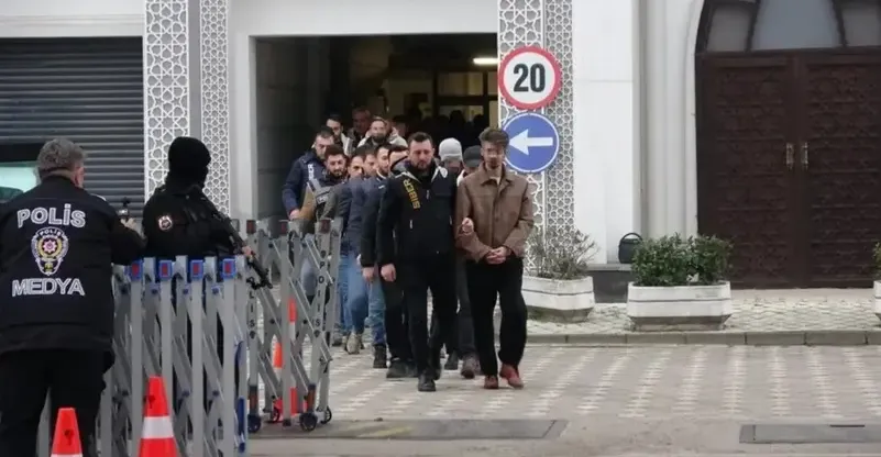 تركيا تفكك شبكة احتيال استخدمت الذكاء الاصطناعي واستولت على 483 مليون ليرة