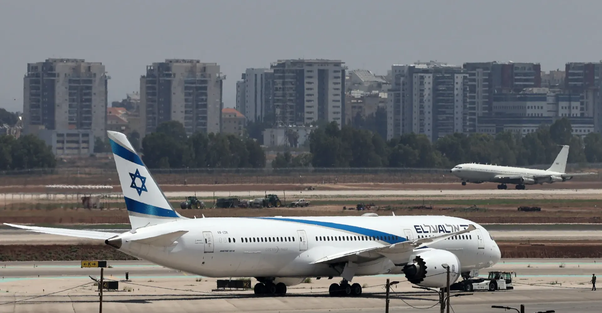 نهاية الأسبوع.. إسرائيل تحذر شركات الطيران من "تصعيد أمني محتمل"