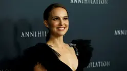 ‏خانمە ئەکتەریگ ناودیار مناڵەیلی تەماشای فیلمەیلی نیەکەن