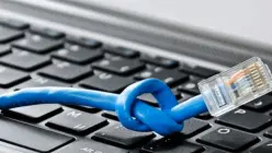 ئيران.. رووژیگ 50 تريليۆن رياڵ زەرەد لەوەر بڕیان ئەنتەرنێت