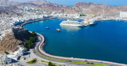كوشيان 3 گەشتیار دویای پلیان بەلەمیگ وەرانوەر کناراوەیل عومان