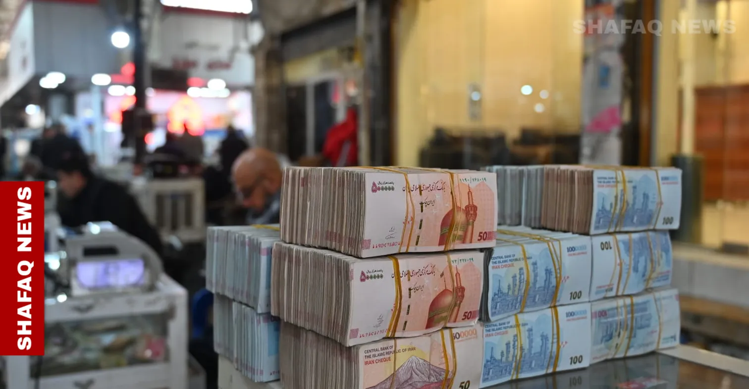 الدولار يكسر حاجز 150 ألف تومان إيراني