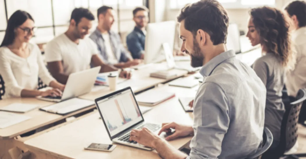 بسبب الذكاء الاصطناعي.. خطة بريطانية لتدريب 10 ملايين عامل تحسباً لفقدان وظائف