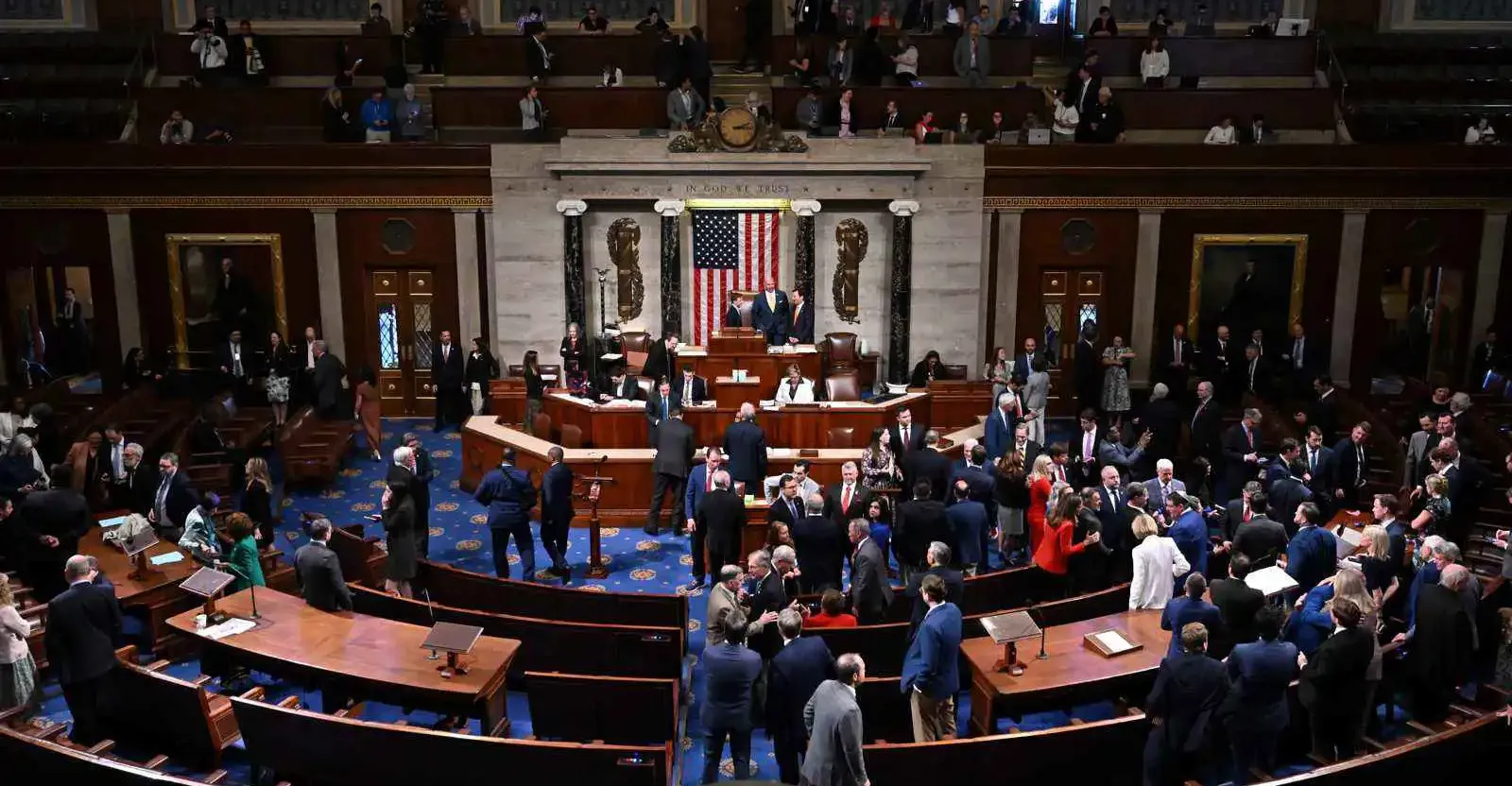 شلل مالي جزئي في الولايات المتحدة وسط ترقب لتصويت مفصلي