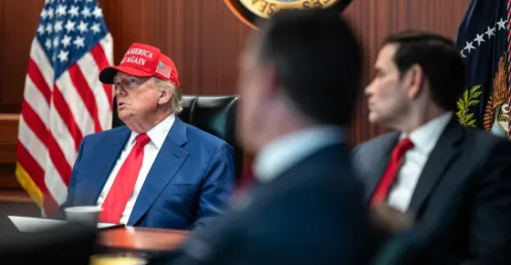 رؤية أميركية تحذر ترمب: ضرب إيران سيقوي نظامها الضعيف