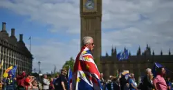 "التلغراف": 2.4 مليون بريطاني يقدمون طلبات إعانة بحلول 2030