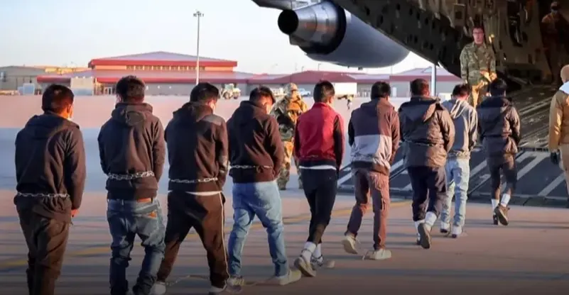 قضاة أميركيون ينحازون للمهاجرين في قضايا الترحيل والاعتقالات الجماعية