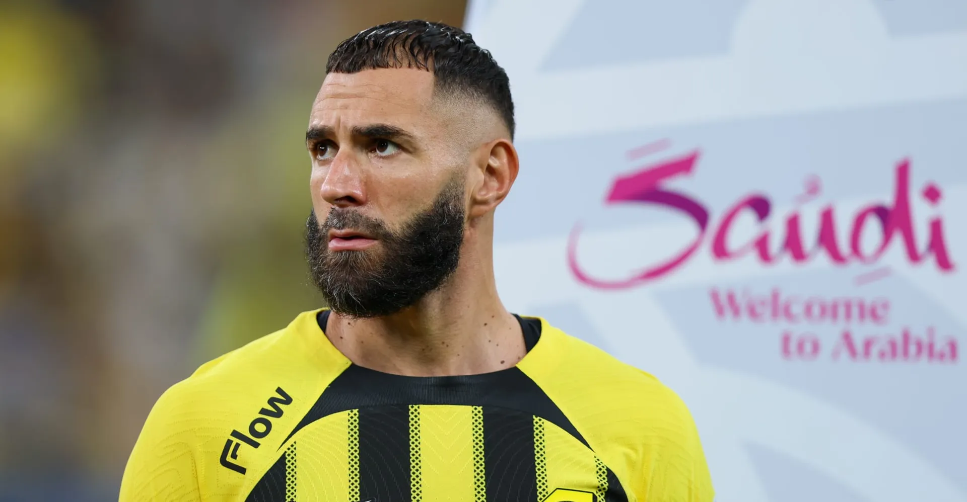 بنزيما يحسم انتقاله من الاتحاد بارتداء قميص الهلال السعودي