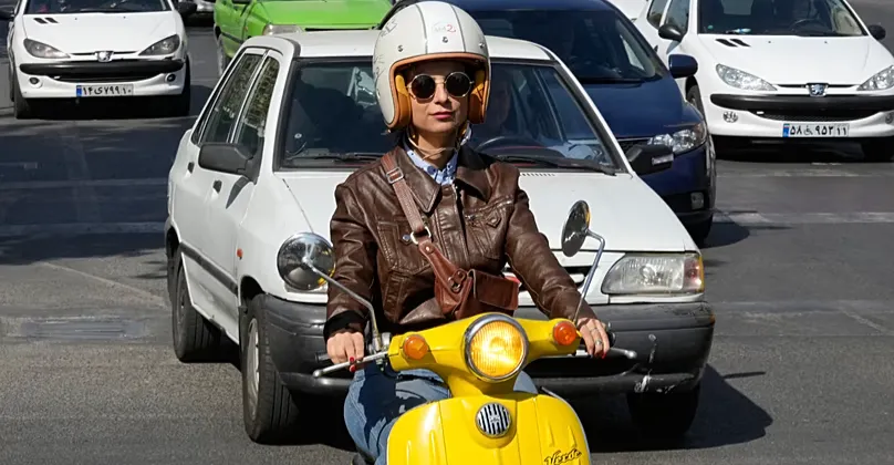 ئیران مووڵەت رانین ماتوڕسکیڵ دەێد وە ژنەیل