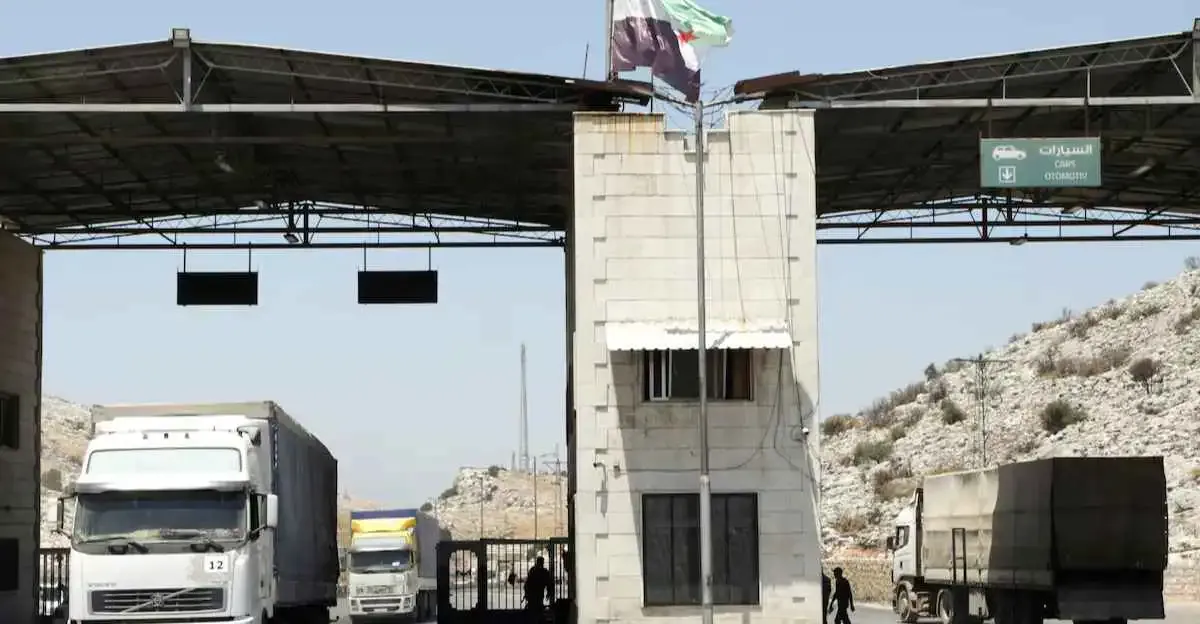 تركيا تمنع مرور 25 شاحنة مساعدات متجهة إلى كوباني