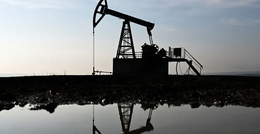 Oil slips as US–Iran talks ease supply disruption fears