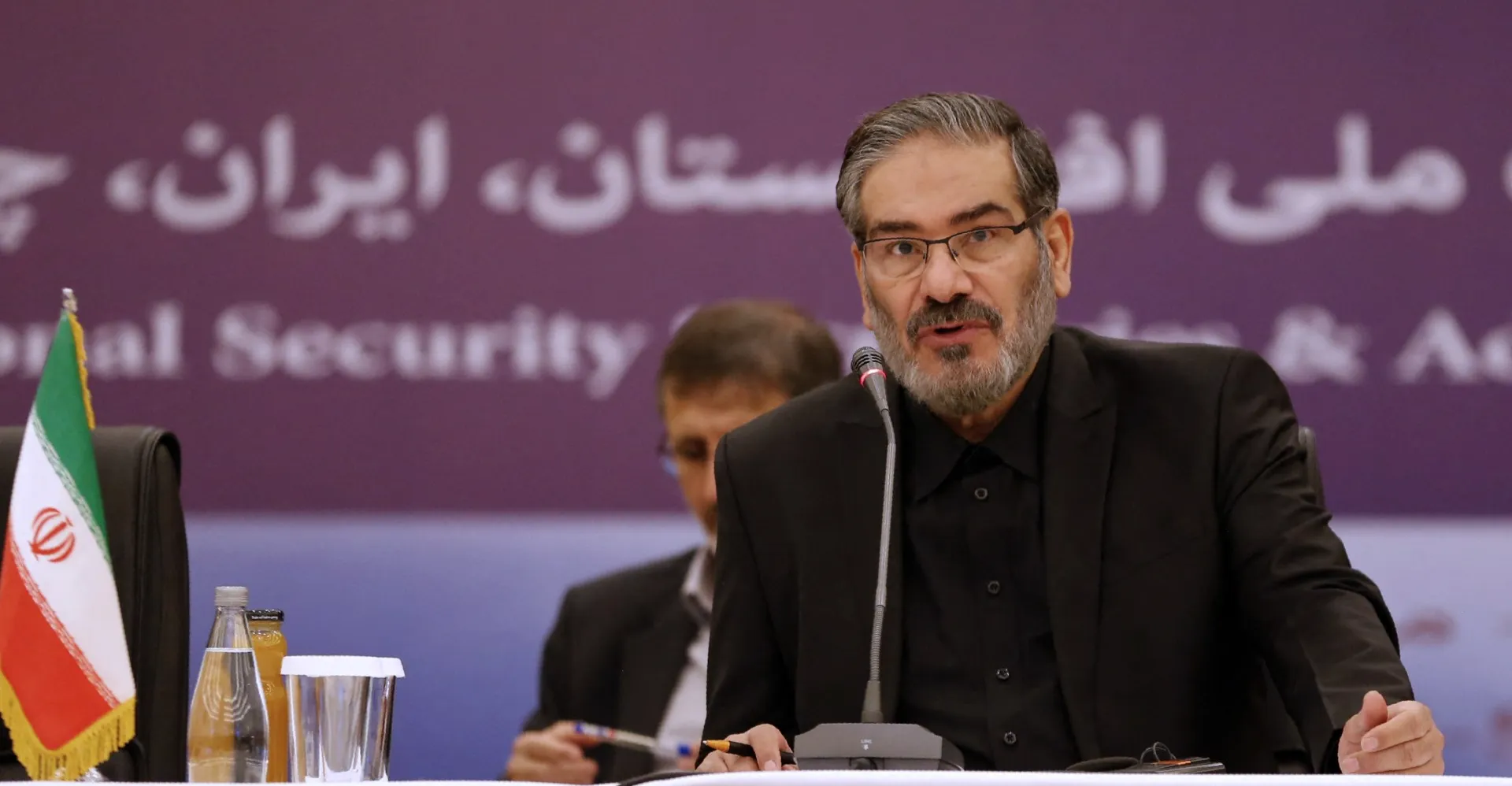 تعيين علي شمخاني أميناً لمجلس الدفاع الإيراني