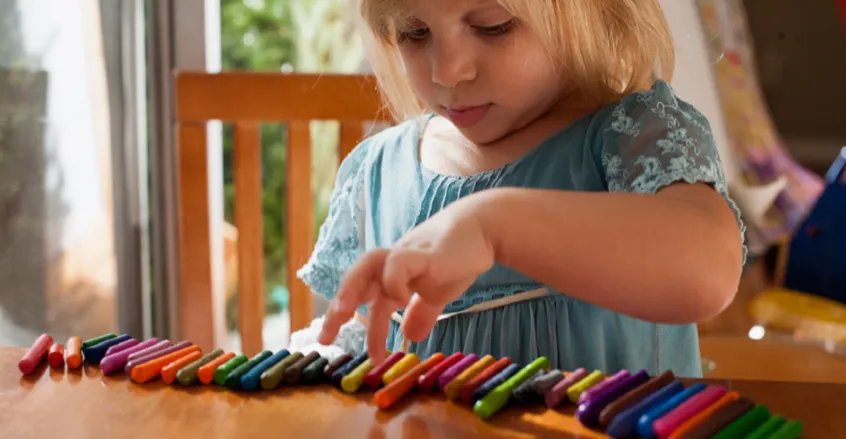 ما سبب تأخر تشخيص الفتيات بالتوحد؟