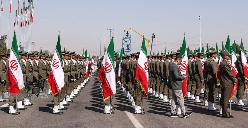 إيران.. دعوات لدمج الحرس الثوري بالجيش