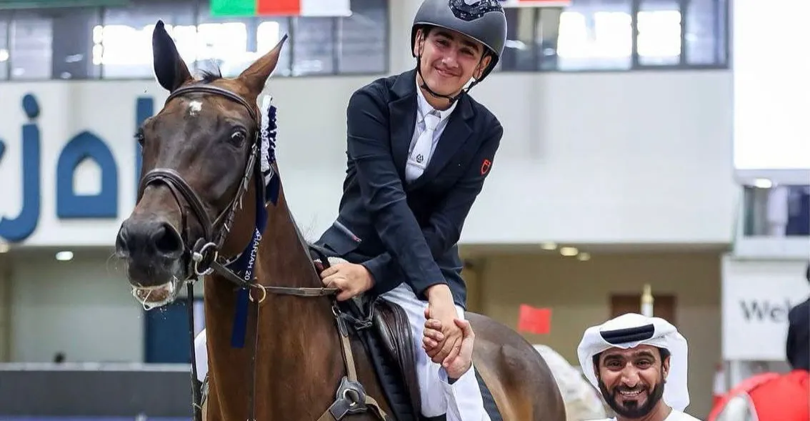 الفارس العراقي حمزة الدليمي يتألق في بطولة الشارقة الدولية لقفز الحواجز