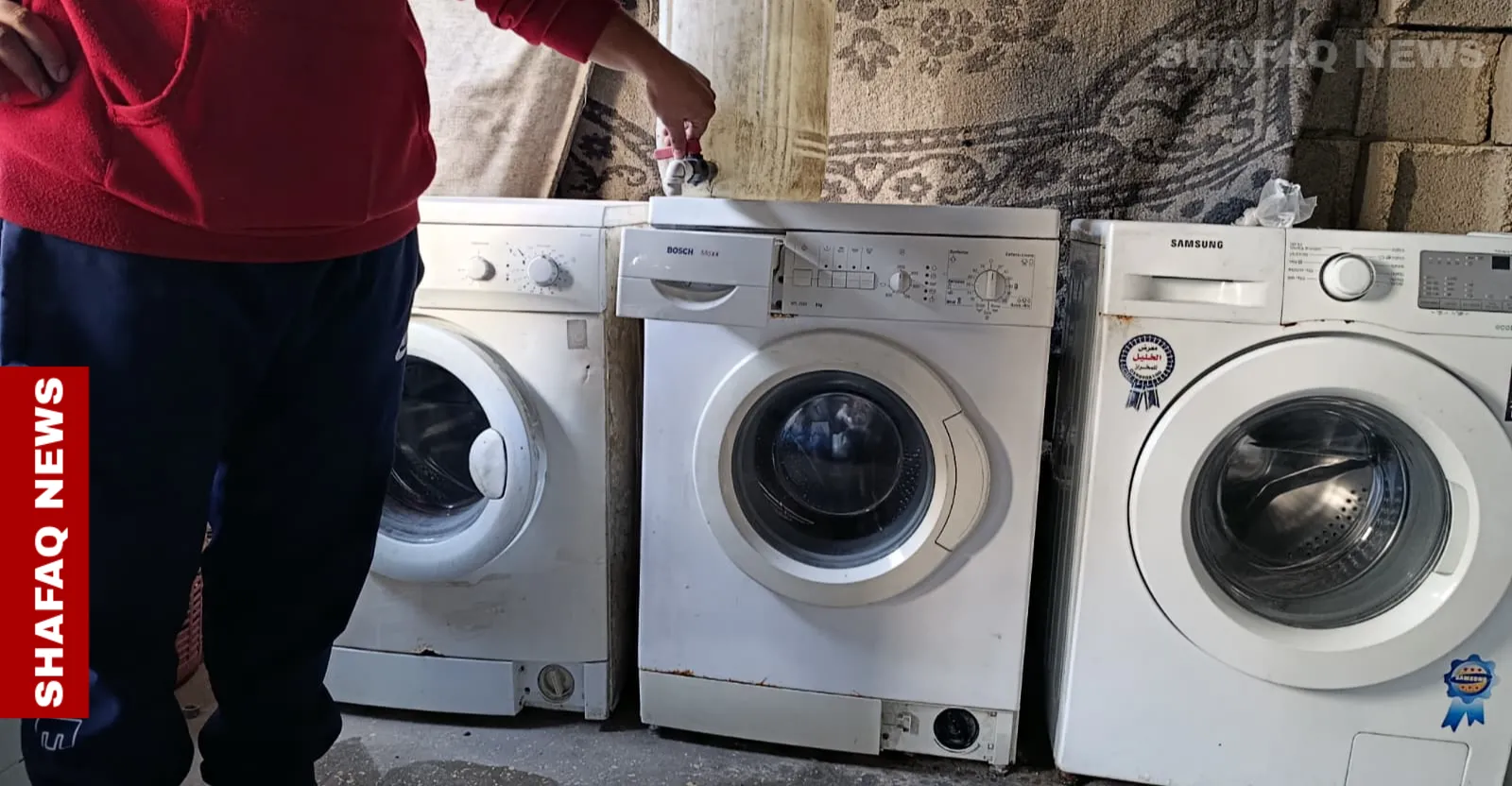 الغسيل تحت النزوح.. حين تتحول النظافة إلى معركة يومية لنساء غزة (صور)