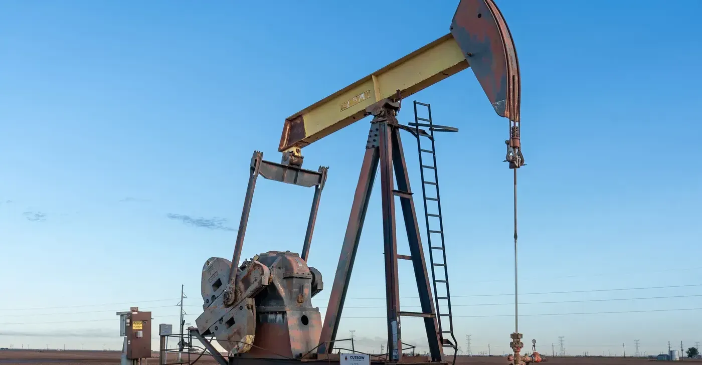 Oil prices dip despite intensifying Strait of Hormuz risks