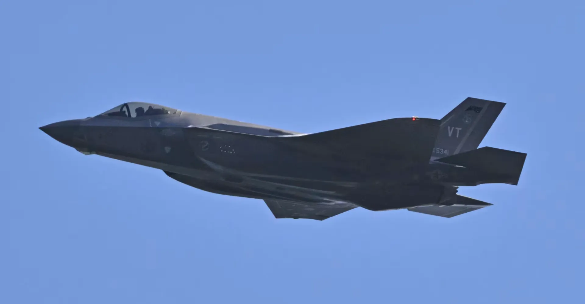 کوشیان دوو کەس وە پەلاماردان بەلەمیگ وەلایەن ئەمریکا لە زەریای هێمن