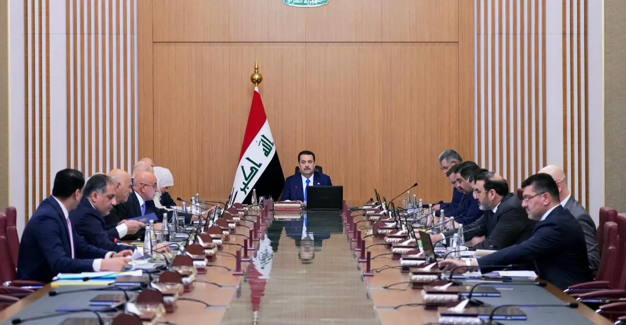 حكومة السوداني توقف منح موافقات لإنشاء معامل تعتمد على المشتقات النفطية