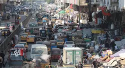 خبير اقتصادي: العراق أهدر 1.5 تريليون دولار ويتحول إلى "صندوق رعاية" يهدد مستقبله