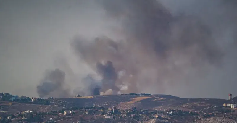 إسرائيل تغتال عنصراً بحزب الله وتواصل قصف بلدات جنوب لبنان