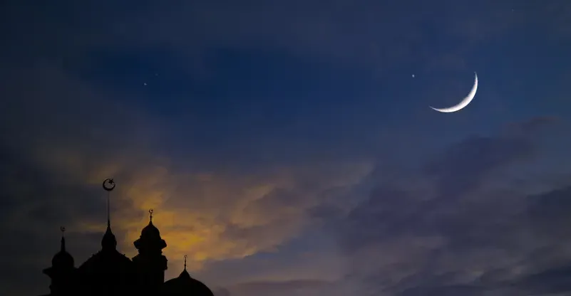 دول عربية وإسلامية تعلن الأربعاء أول أيام رمضان وأخرى الخميس