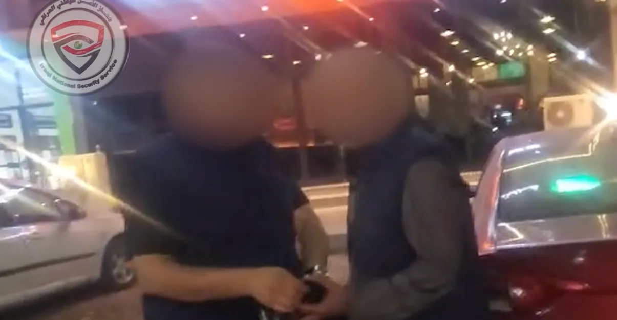 الأمن العراقي يعتقل مسؤولاً محلياً وموظفين "مرتشين".. فيديو