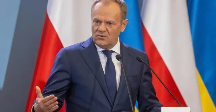 رئيس وزراء بولندا: على جميع المواطنين مغادرة إيران فوراً