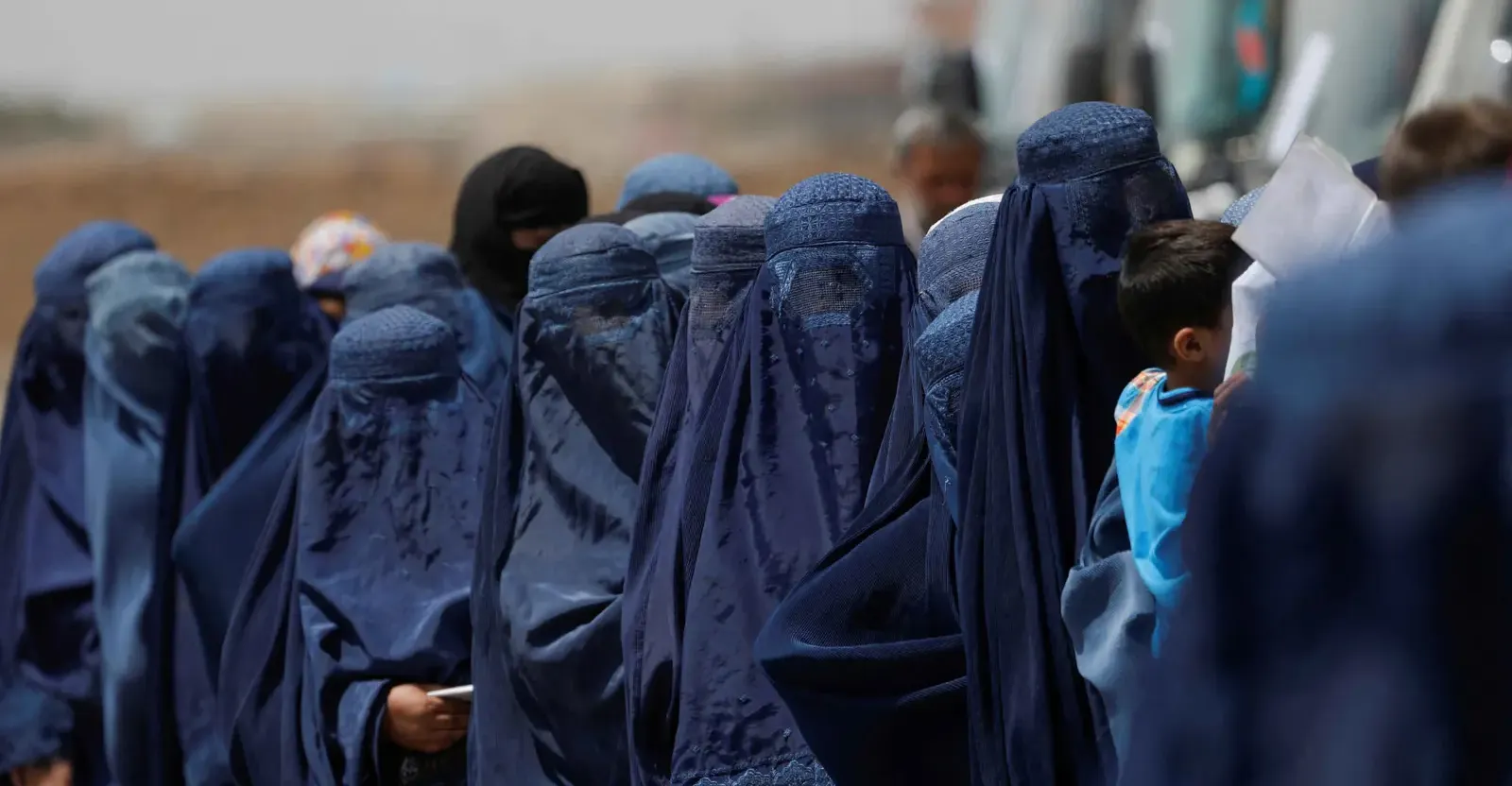 طالبان تقر قانوناً يجيز ضرب الزوجات والأطفال